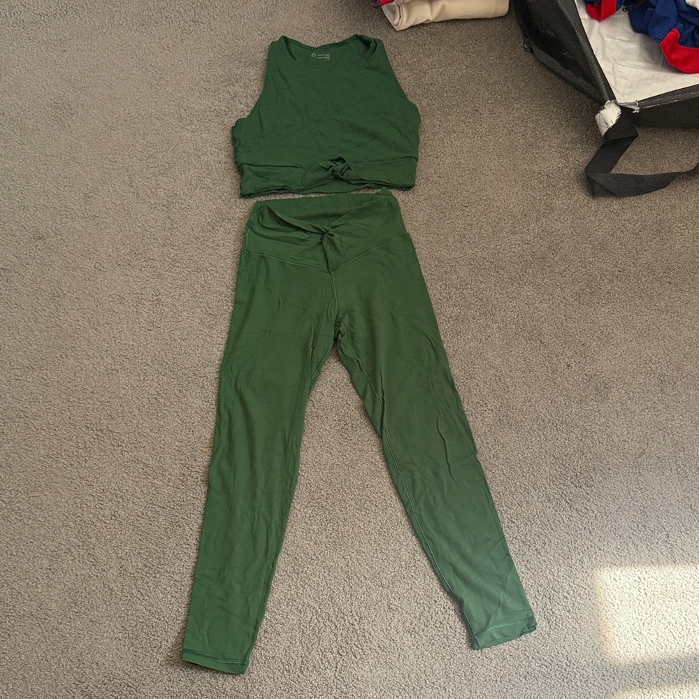 High-Waist Olive Green V-Front Leggings with Twist Crop Tank